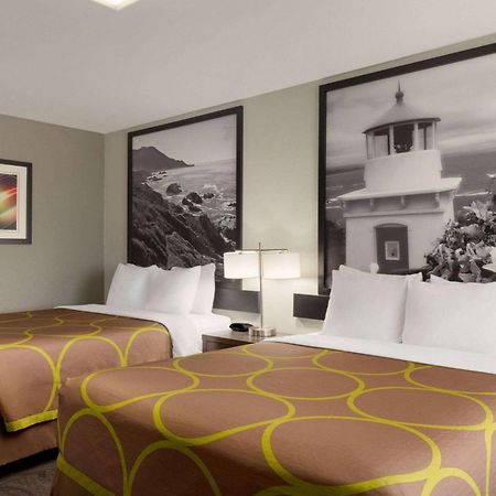 ซูเปอร์ 8 บาย วินด์แฮม ยูเรกา Hotel ภายนอก รูปภาพ