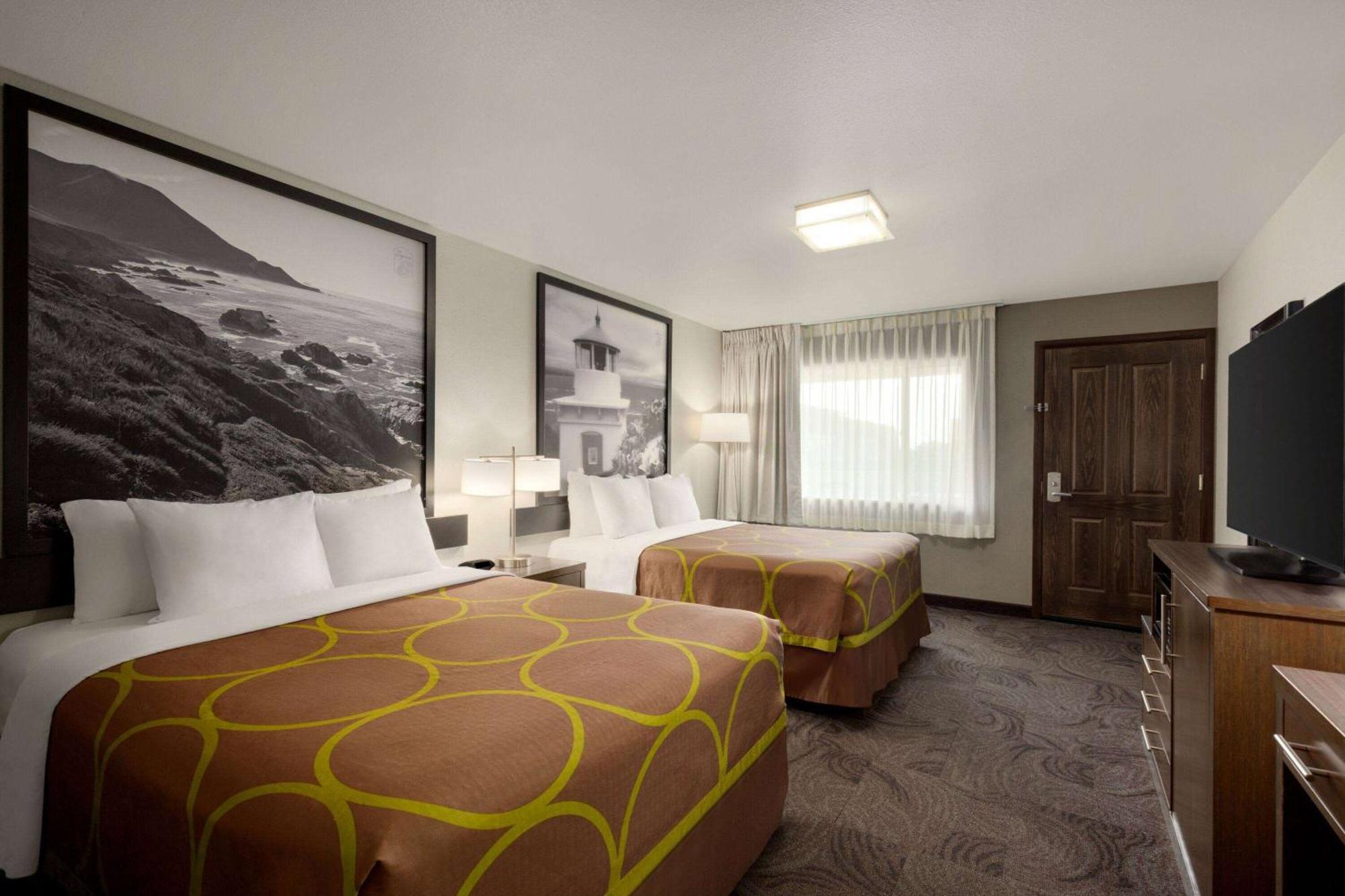 ซูเปอร์ 8 บาย วินด์แฮม ยูเรกา Hotel ภายนอก รูปภาพ
