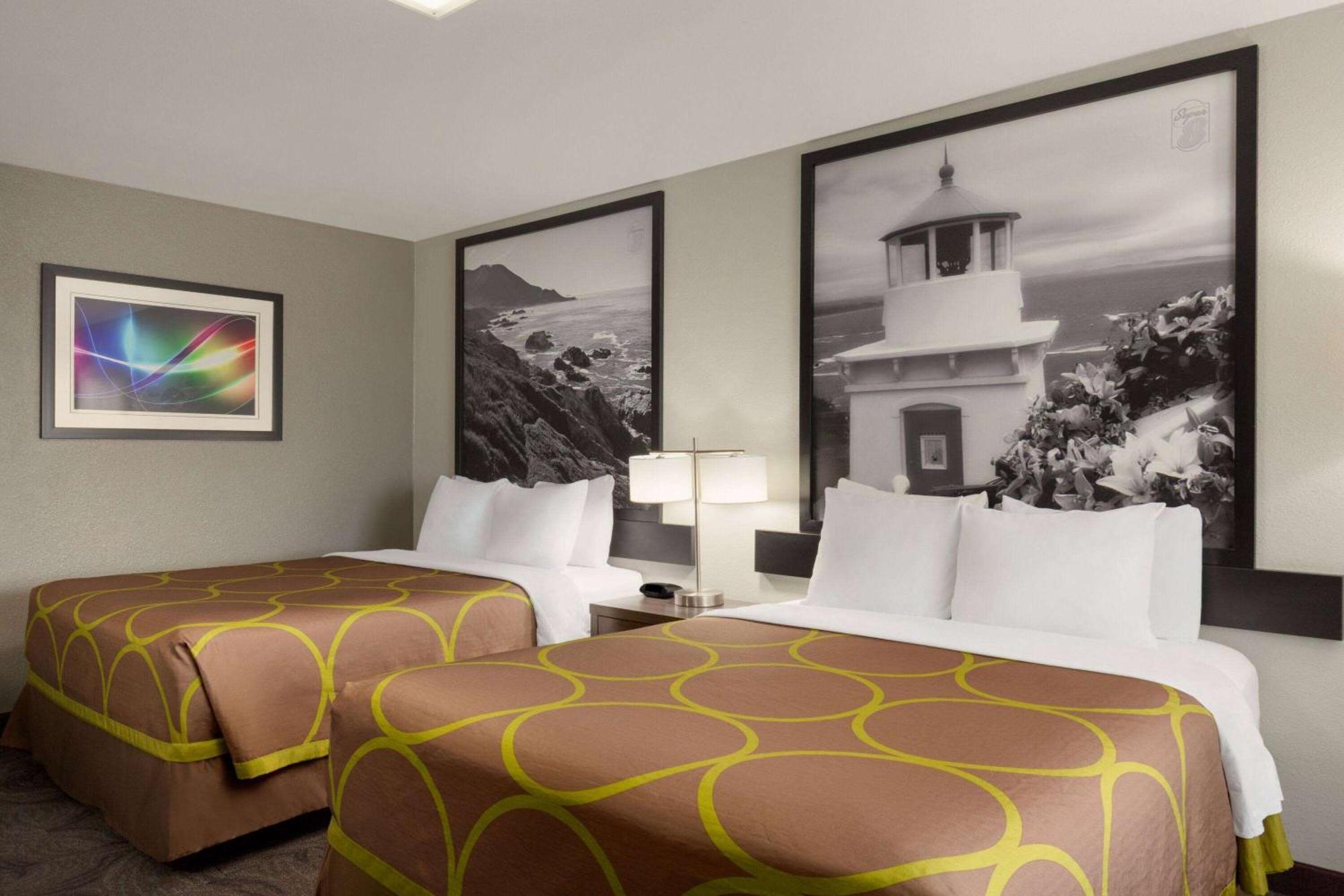 ซูเปอร์ 8 บาย วินด์แฮม ยูเรกา Hotel ภายนอก รูปภาพ