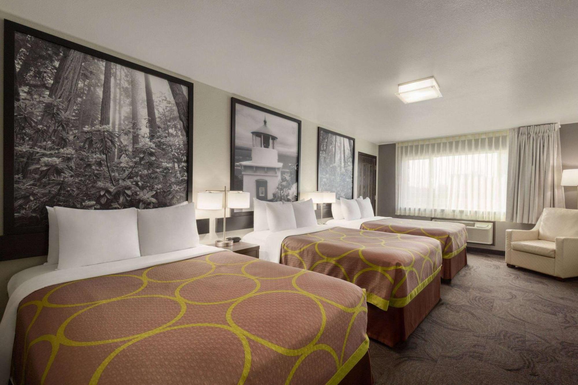 ซูเปอร์ 8 บาย วินด์แฮม ยูเรกา Hotel ภายนอก รูปภาพ