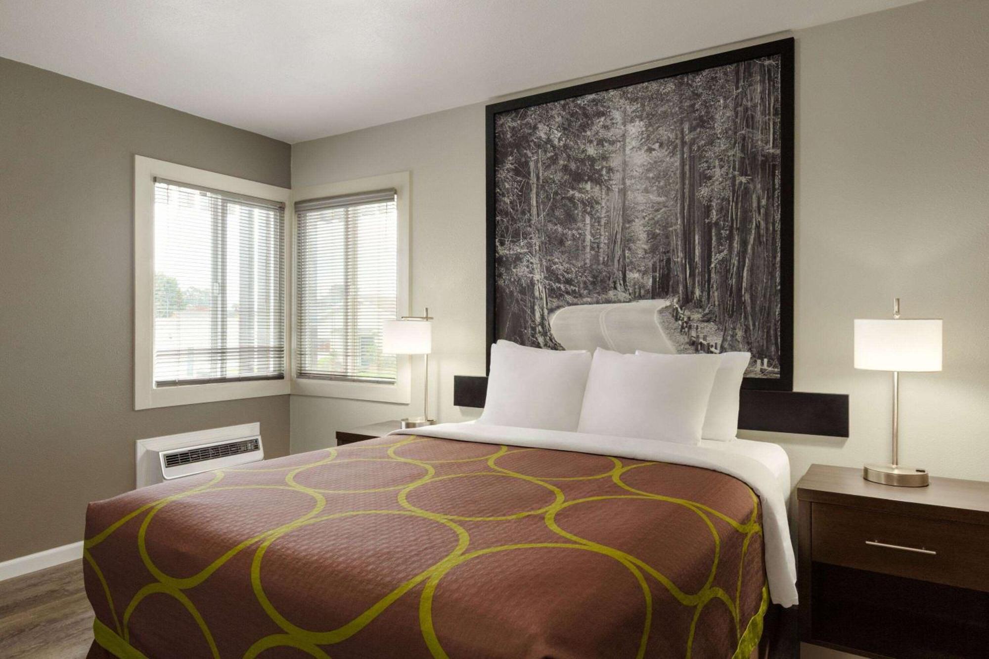 ซูเปอร์ 8 บาย วินด์แฮม ยูเรกา Hotel ภายนอก รูปภาพ