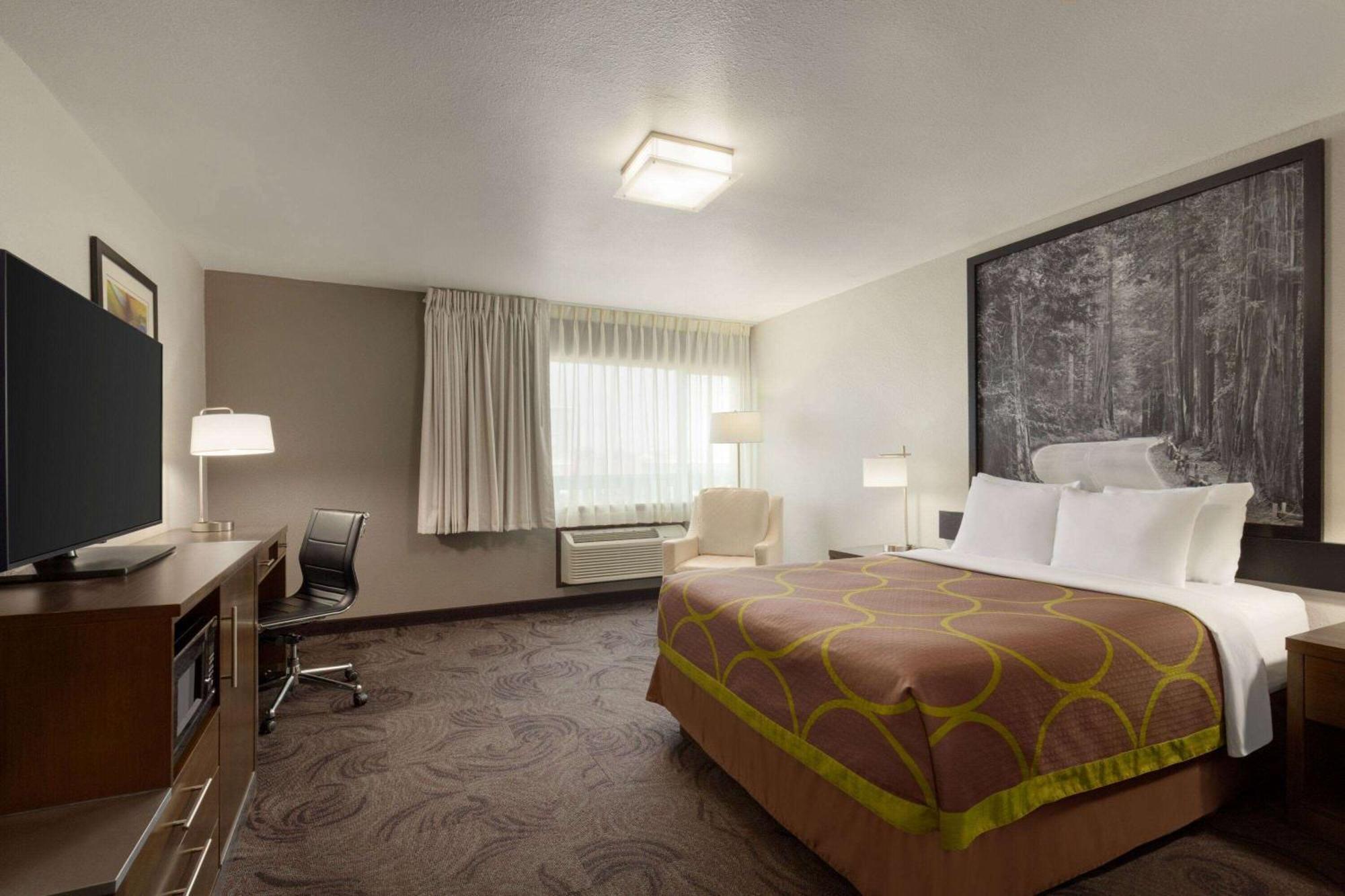 ซูเปอร์ 8 บาย วินด์แฮม ยูเรกา Hotel ภายนอก รูปภาพ