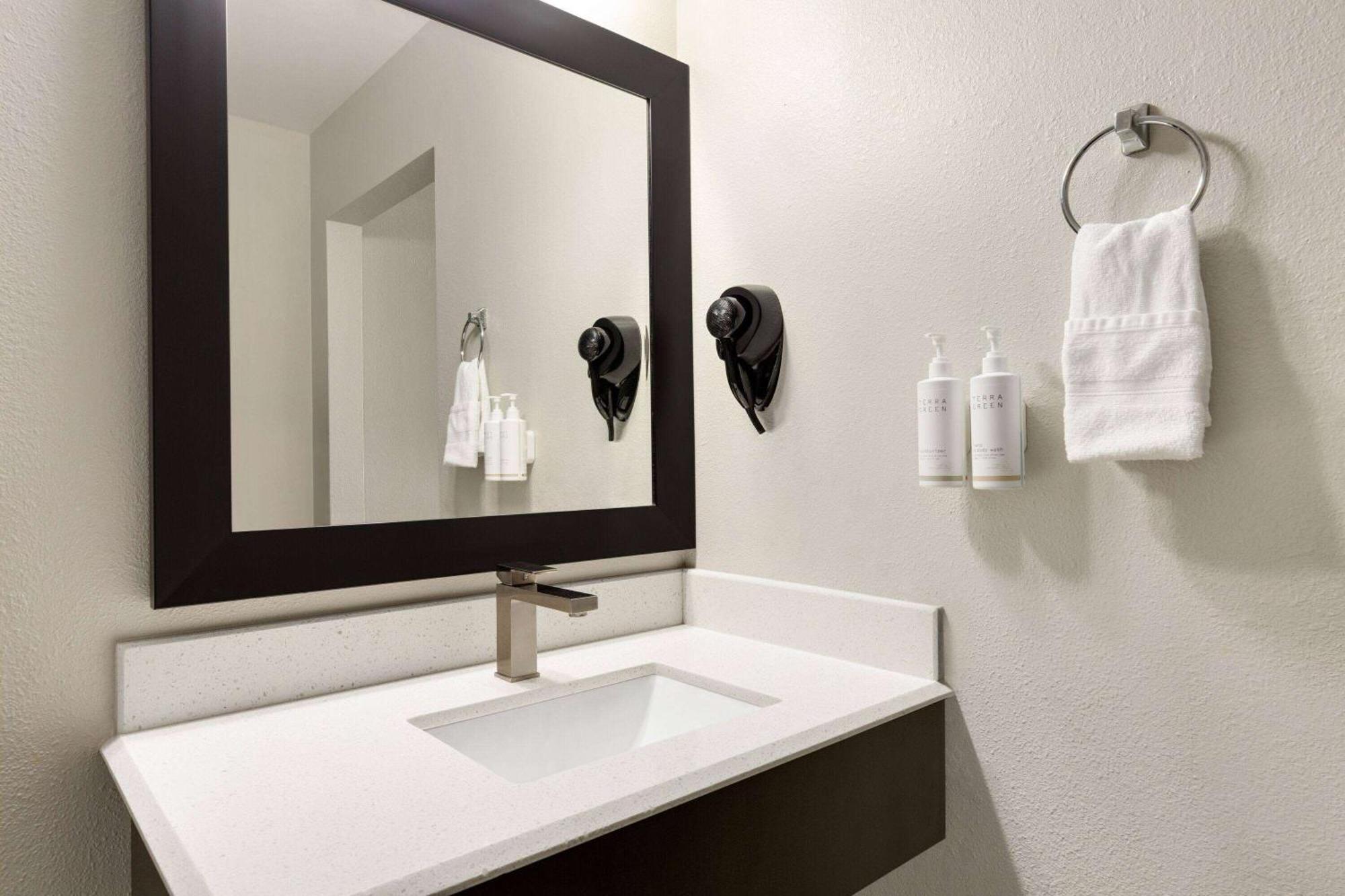ซูเปอร์ 8 บาย วินด์แฮม ยูเรกา Hotel ภายนอก รูปภาพ