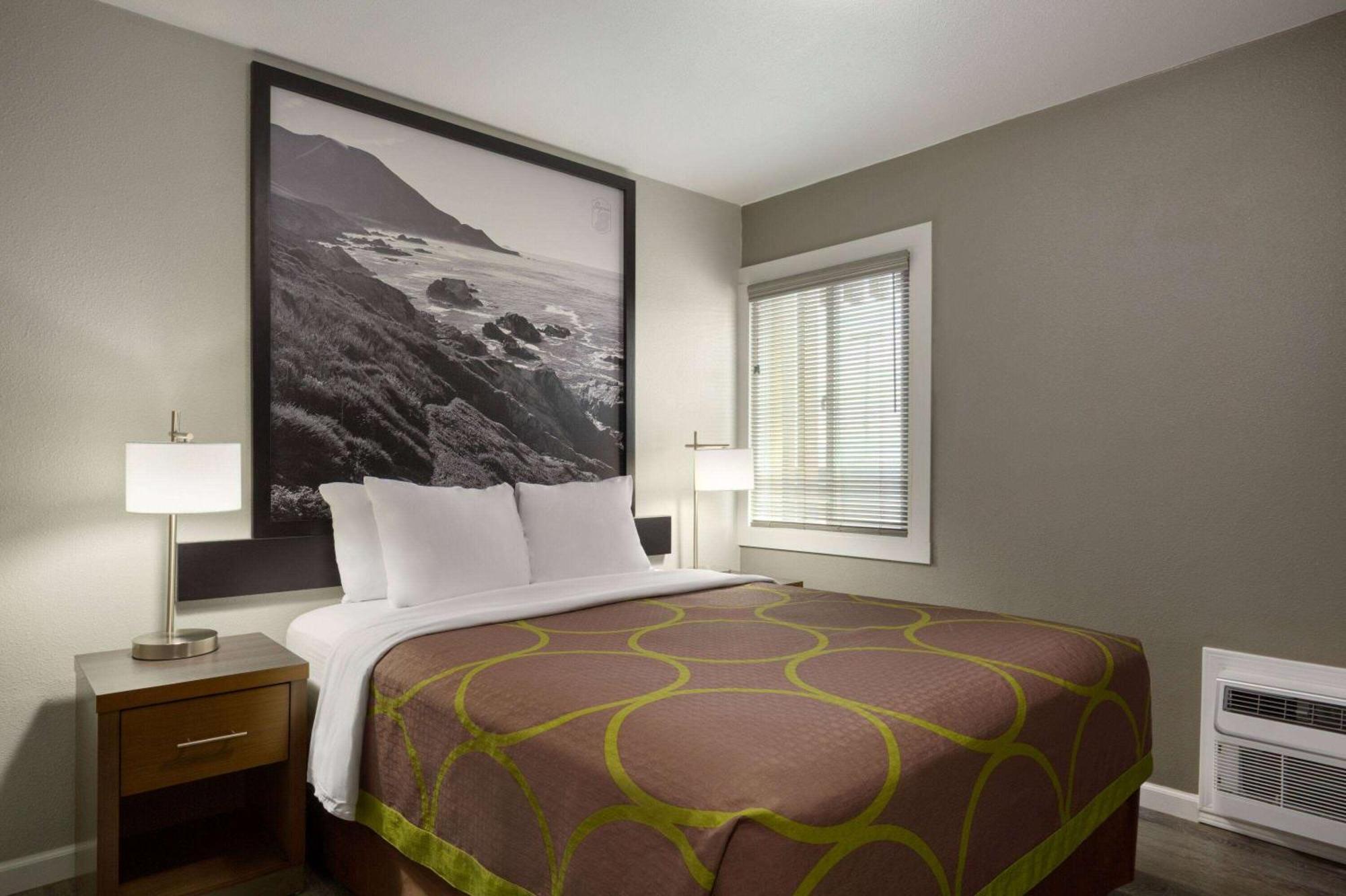 ซูเปอร์ 8 บาย วินด์แฮม ยูเรกา Hotel ภายนอก รูปภาพ