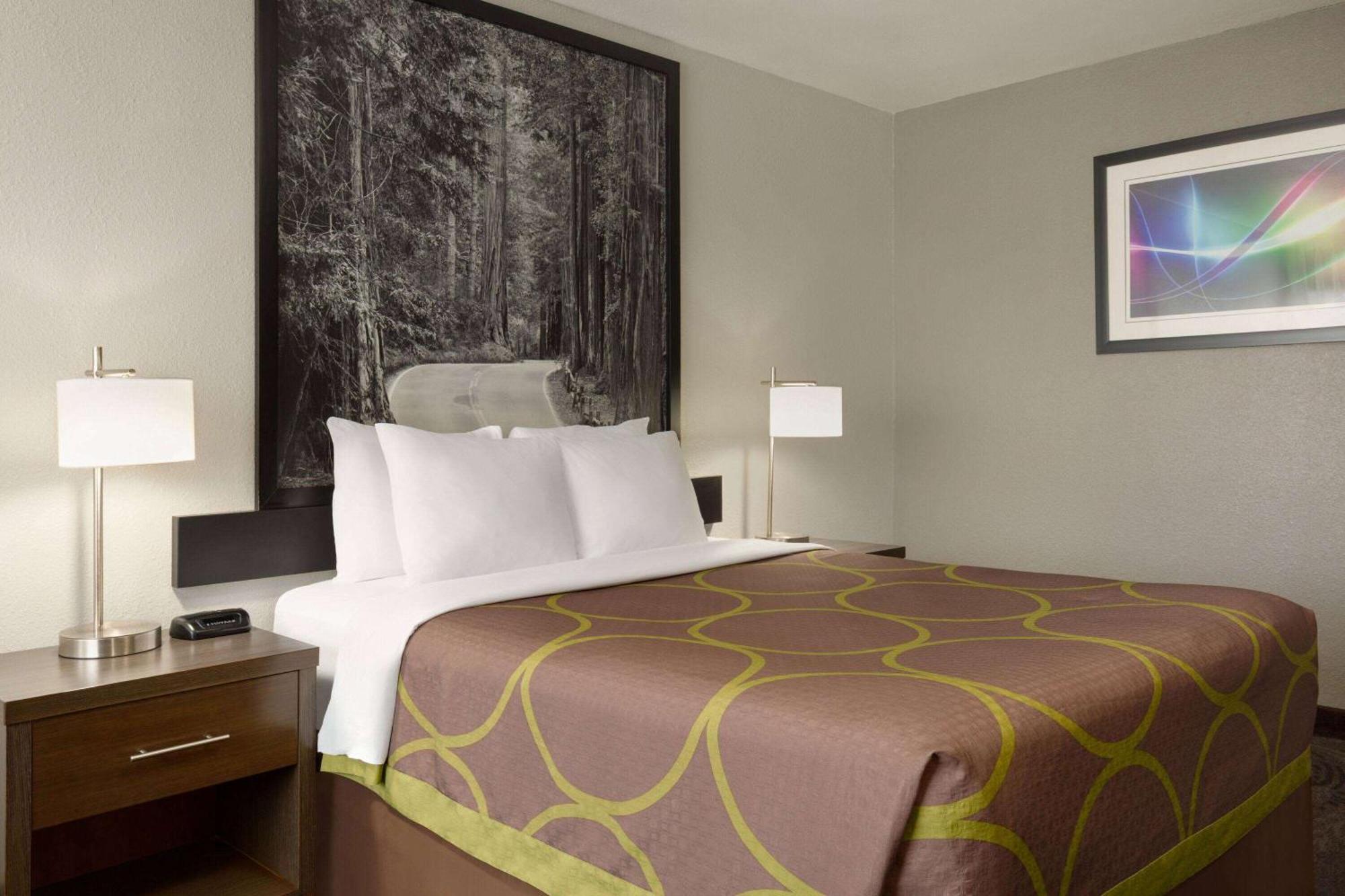 ซูเปอร์ 8 บาย วินด์แฮม ยูเรกา Hotel ภายนอก รูปภาพ